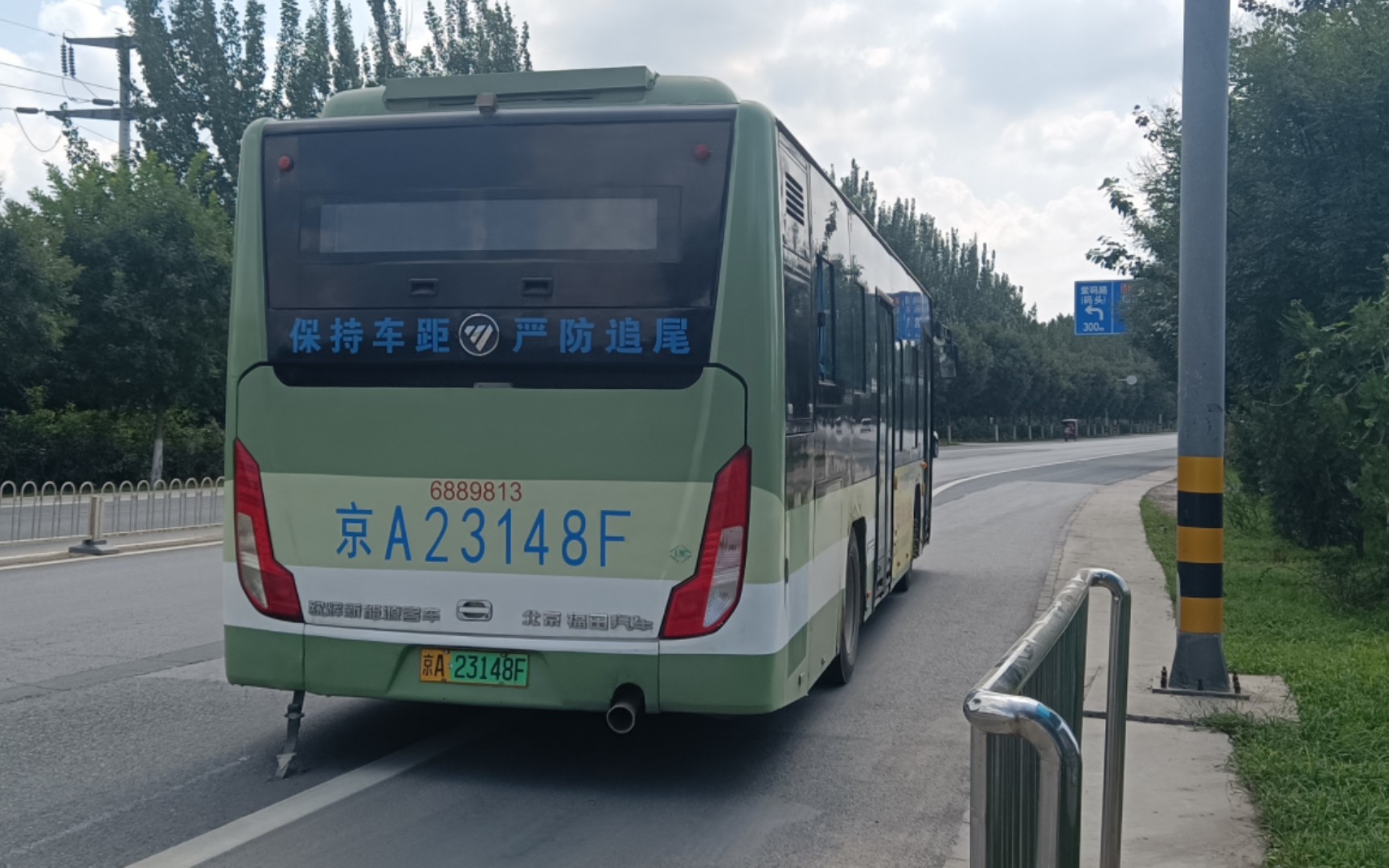 北京公交f35路十米凯捷风福田气电并联混动bj6105phevca-7运行视频