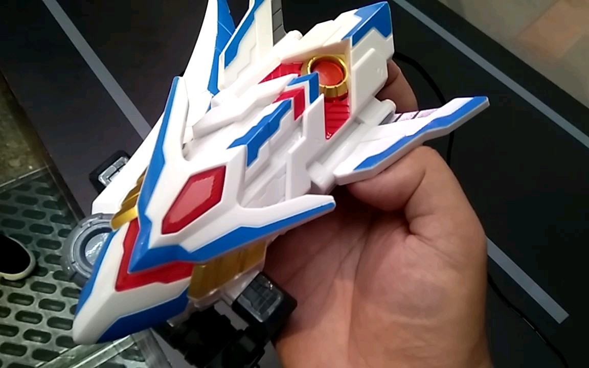 铠甲勇士猎铠 鹰帅升级版 冰羽刃现场试玩