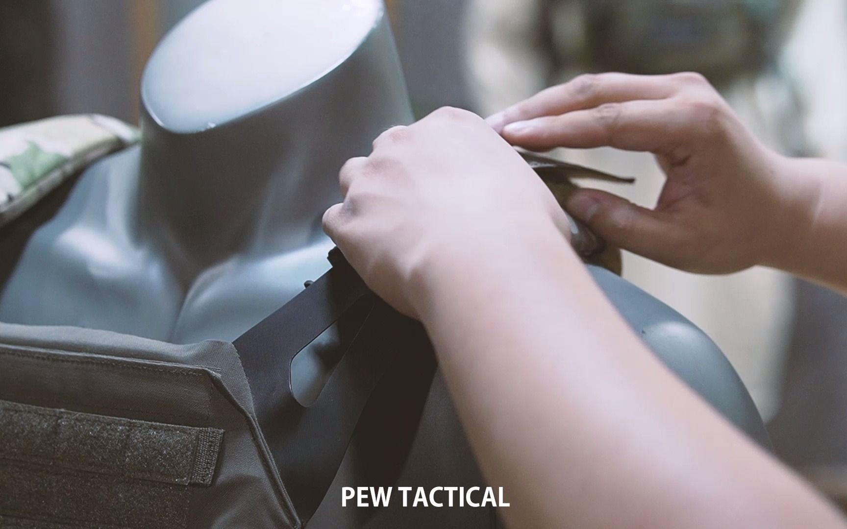 [图]【PEW TACTICAL】战术背心通用肩垫使用演示