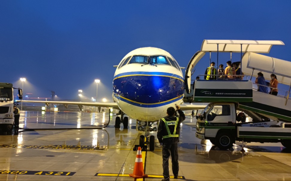 国产支线客机arj21广州白云机场zggg02l跑道-潮汕机场zgow起飞降落