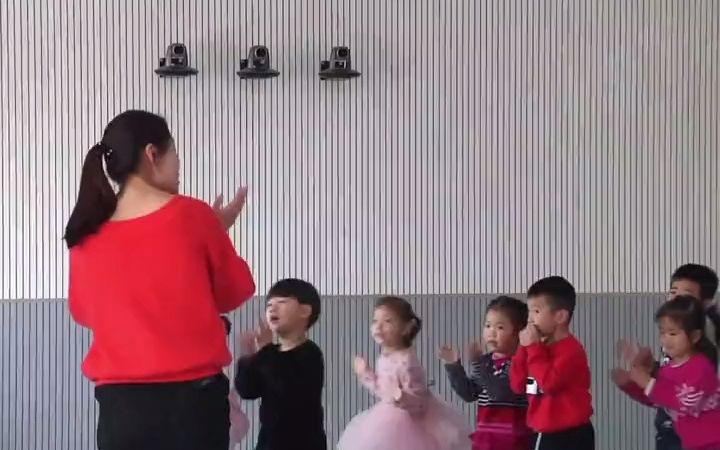 [图]幼师必备课件幼儿园数学公开课《大脚印小脚印》幼儿园公开课 小班数学公开课 幼儿园数学公开课 公开课视频 幼儿园公开课中班科学 大脚印小脚印