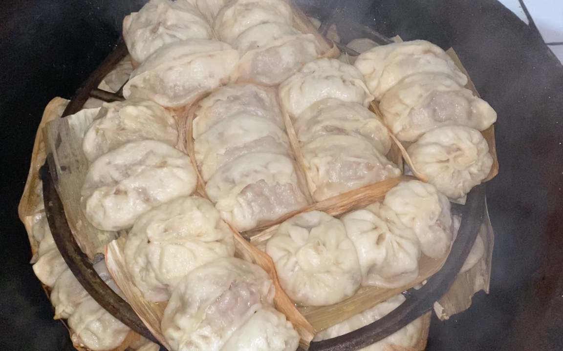 大铁锅蒸牛肉包子 你绝对没吃过