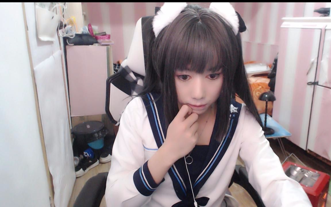 女装大佬终于1000粉丝了,来看看她的感谢直播都做了什么吧!唱歌好听!