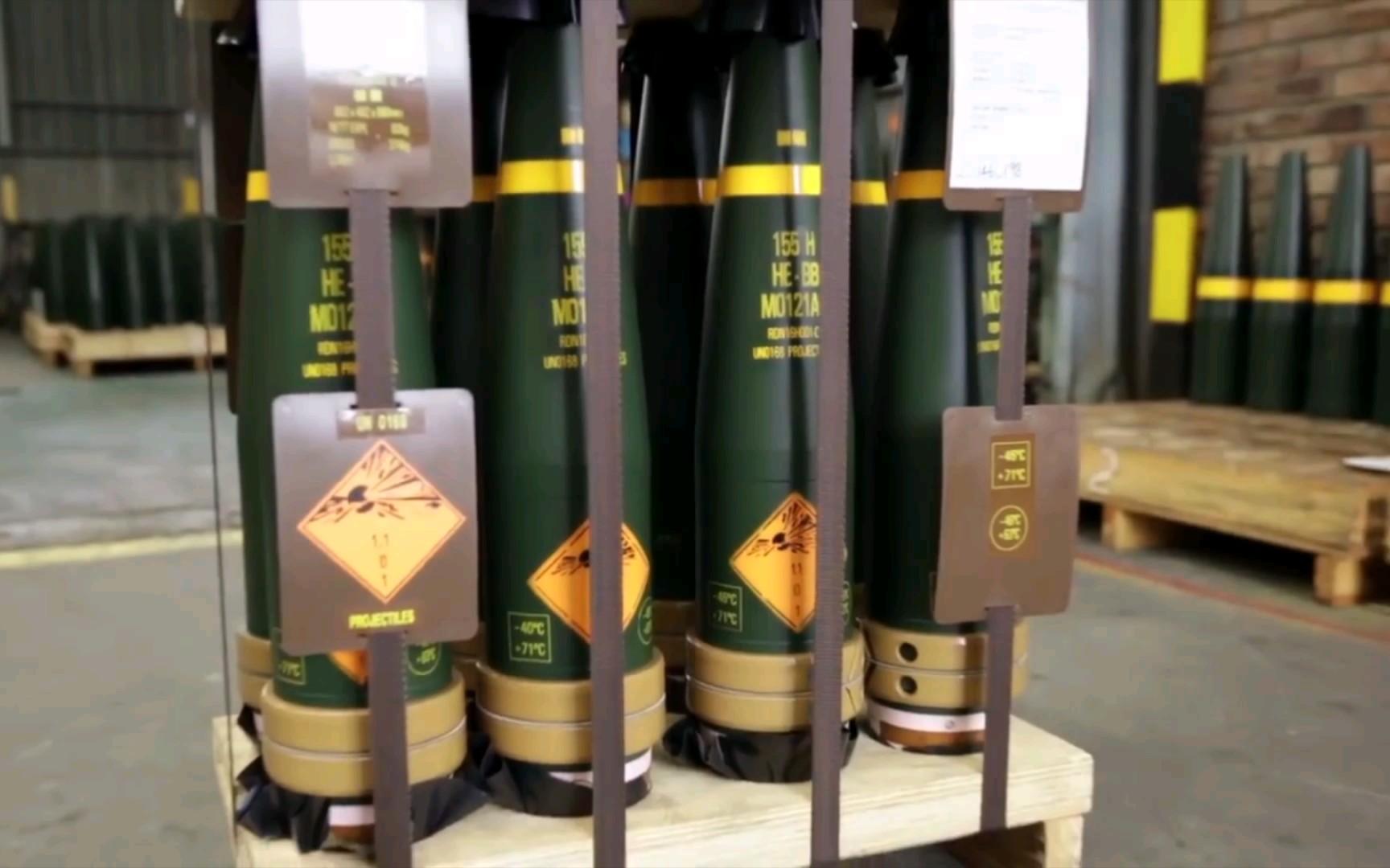 转载看看外国的炮弹生产线