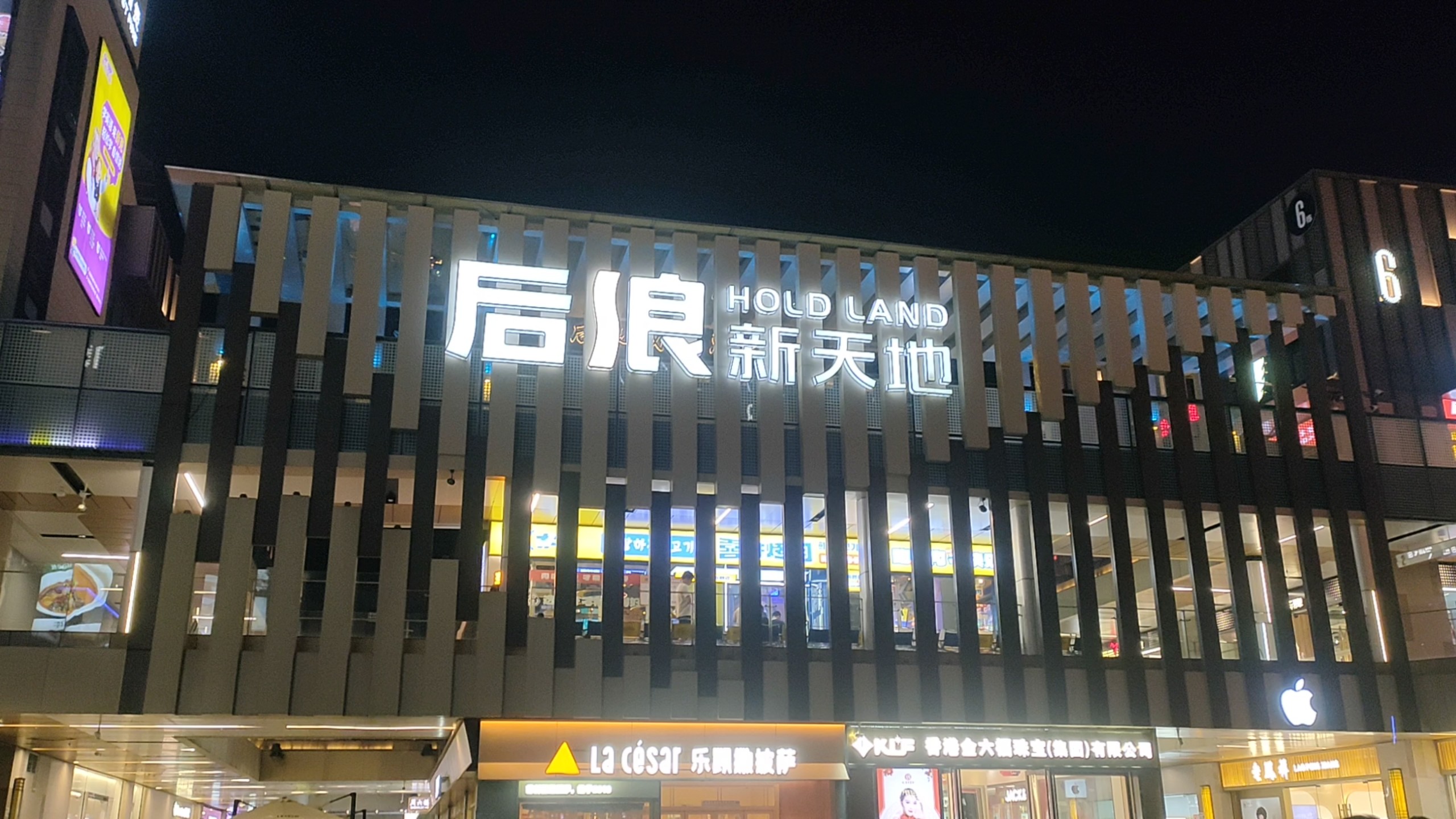 深圳，最繁华的地方之一，大浪商业中心