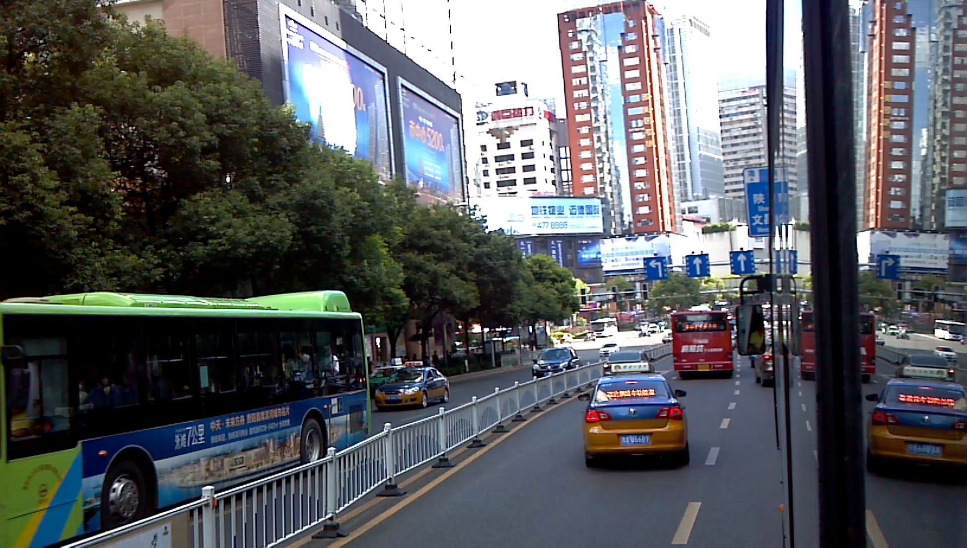 晴天贵阳中华路街景