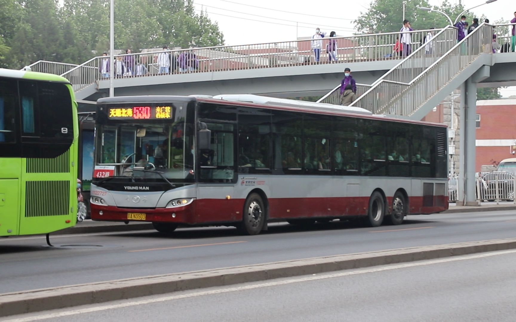 【北京公交 套跑青三】432路22727车清华附中出站