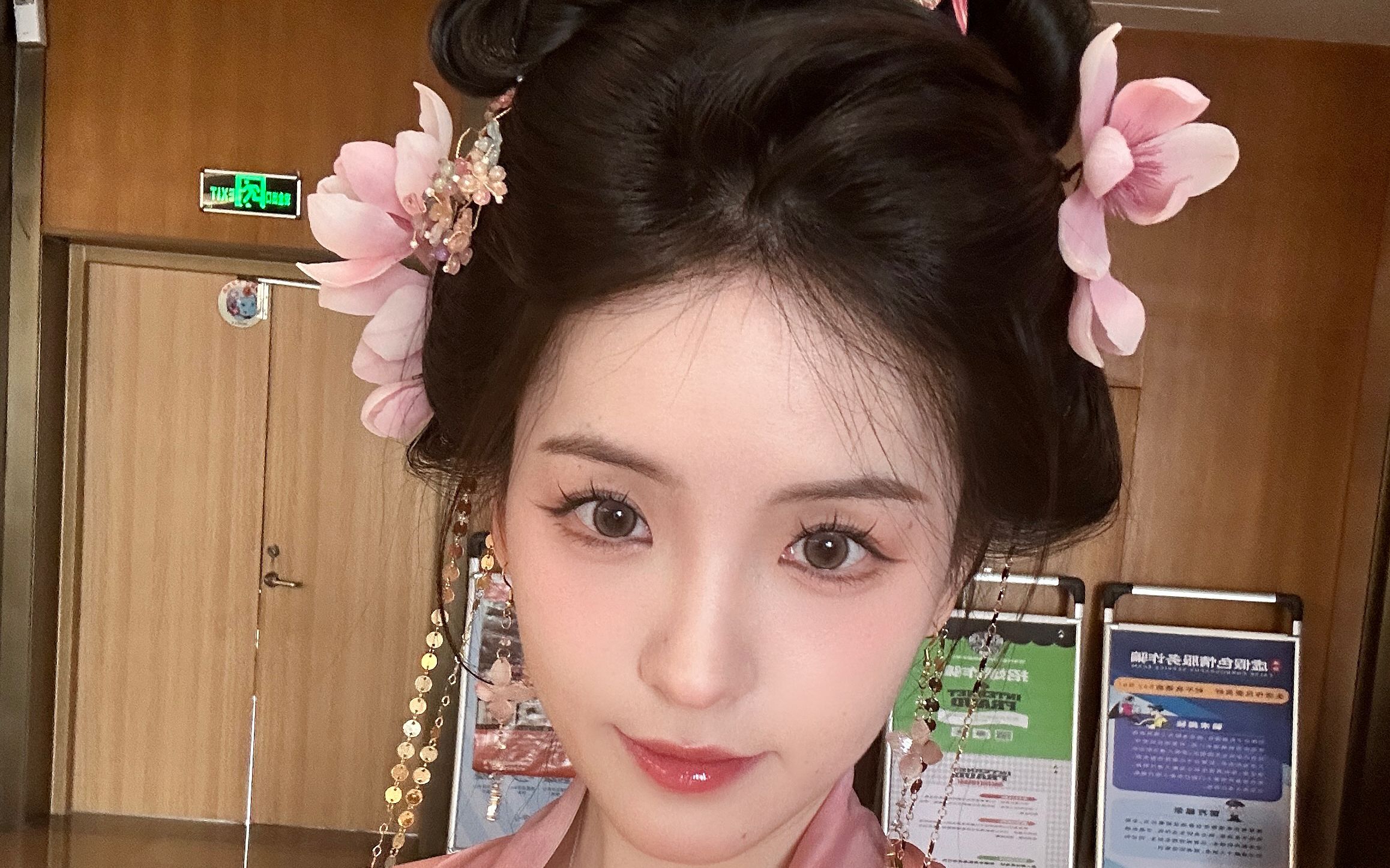 浙江美女 晗晗亲了你一下 10月25日直播 #汉服美女 #可爱美女