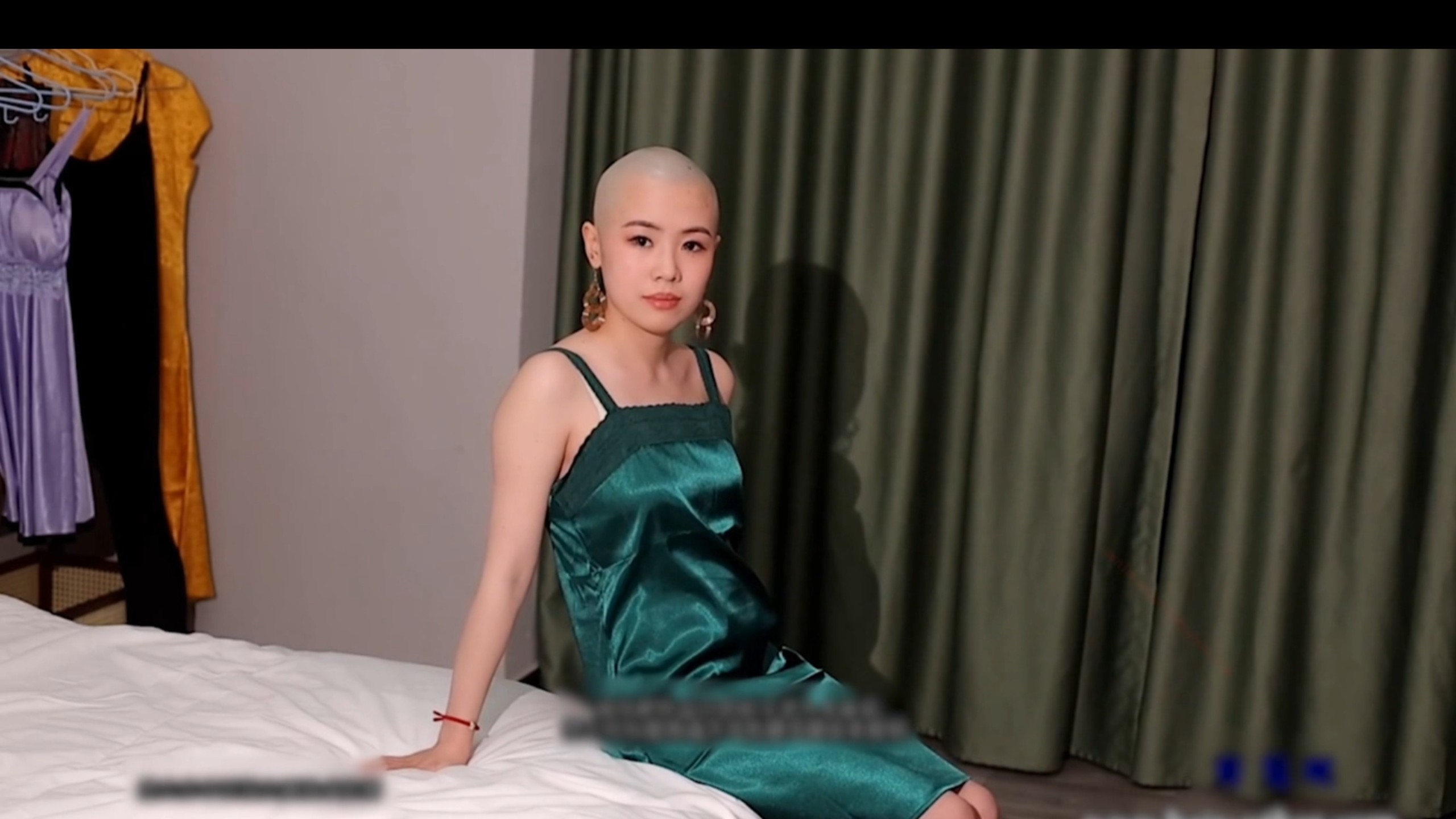 美女百变发型，最后剃光头