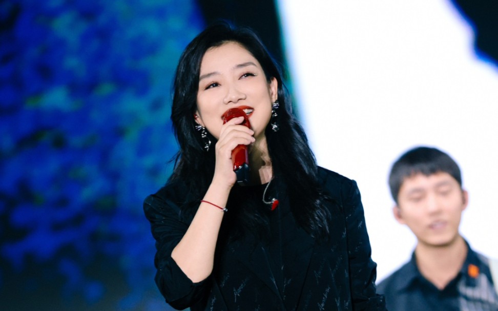 凤凰传奇《繁花》佛山草莓音乐节首唱!玲花的转音转到谁心里了?