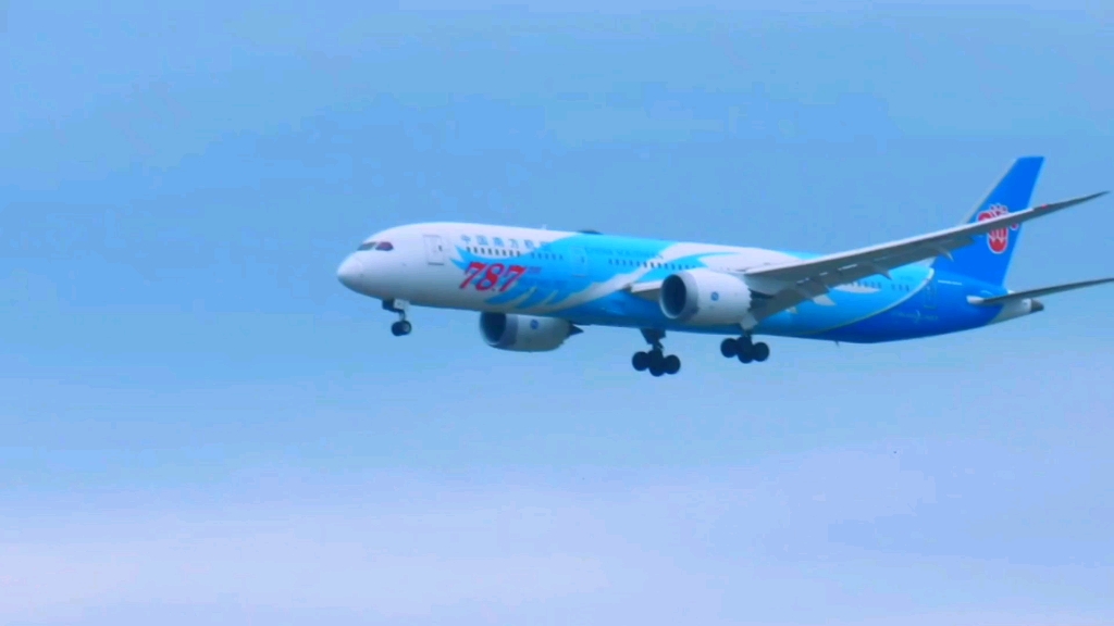 南航梦幻客机进近瞬间