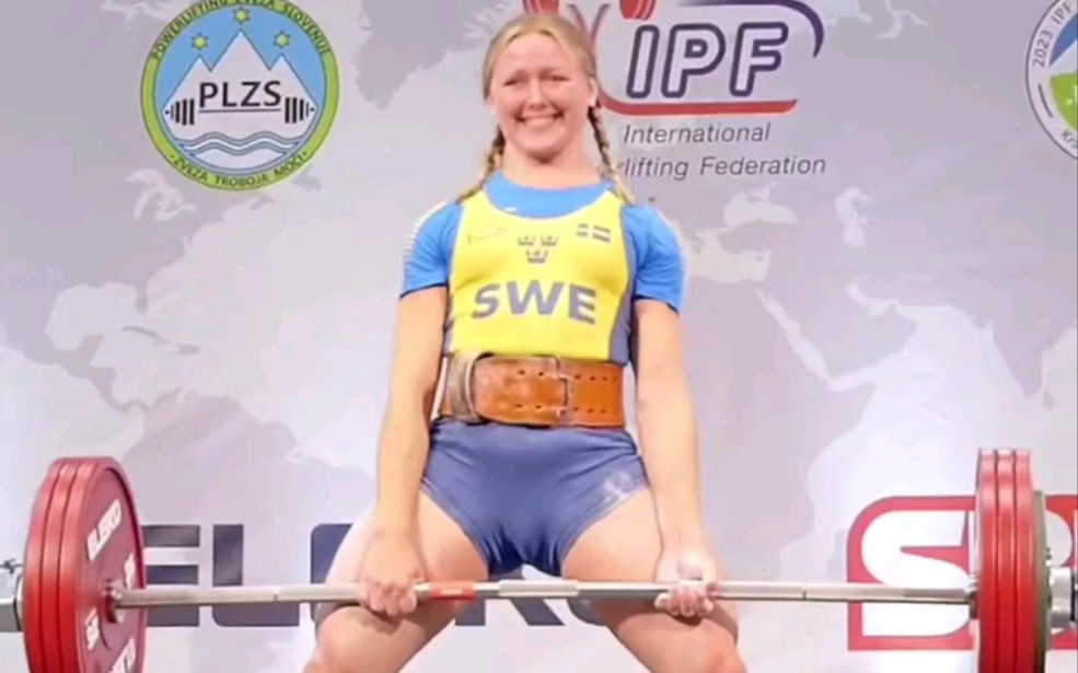 女子65公斤力量举!深蹲150kg,卧推100kg,硬拉197.5kg,牛!哔哩哔哩bilibili