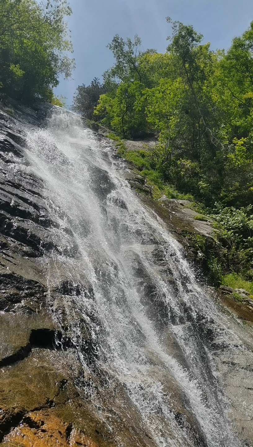听说叫十八丈瀑布?