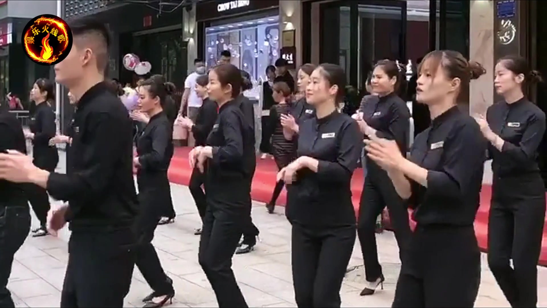 [图]海来阿木《点歌的人》越南版，在柬埔寨大火，太好听了