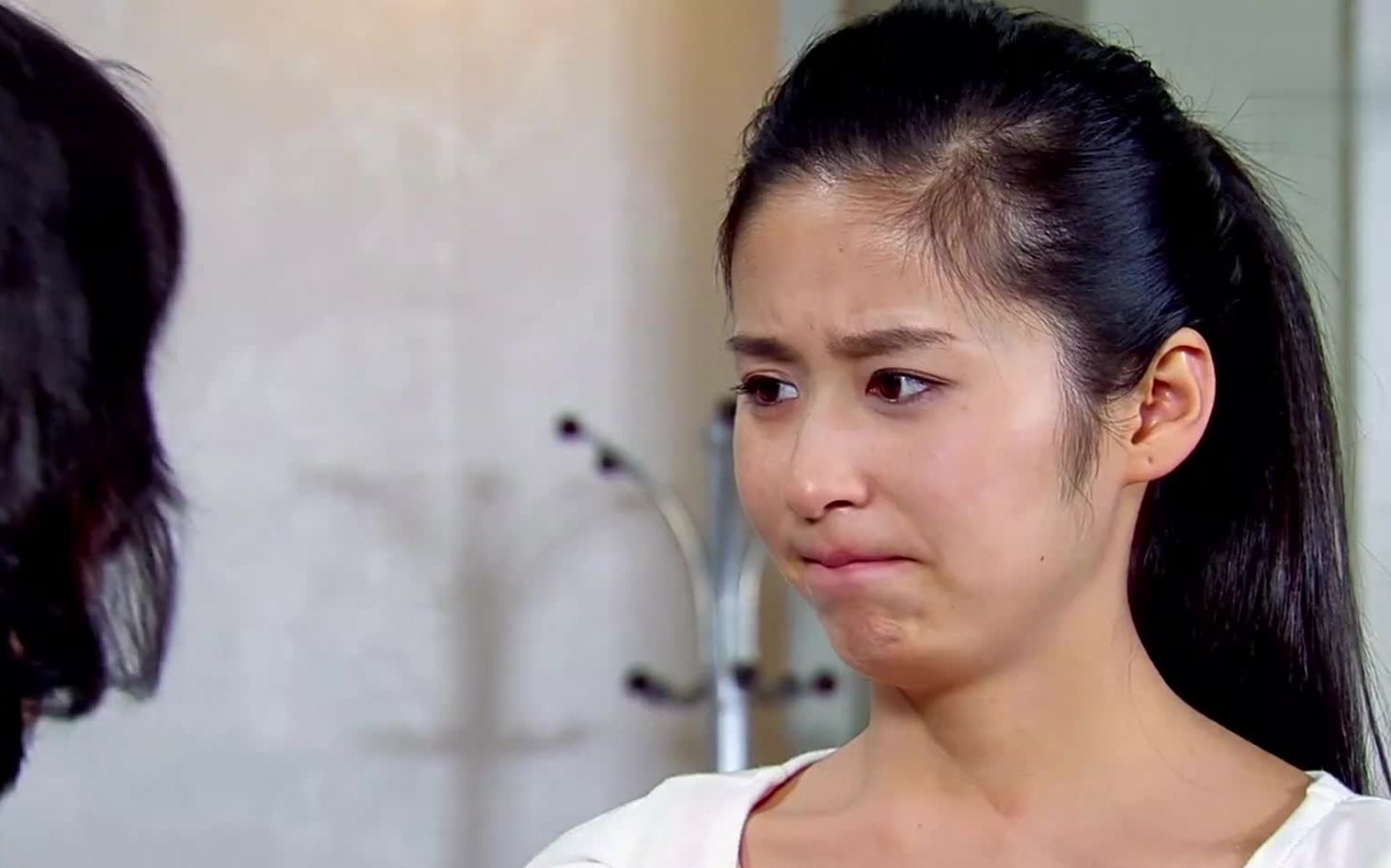 小菊的秋天:小菊准备告诉李香如自己没有怀孕,羽杰打电话来打断了她们