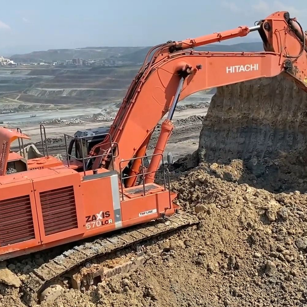 日立Zaxis670LCR和Cat 352F挖掘机施工装车_哔哩哔哩_bilibili