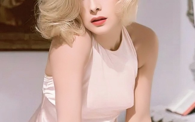 幼时就美得惊艳动人,初入好莱坞就被誉为是"玛丽莲·梦露的接班人"