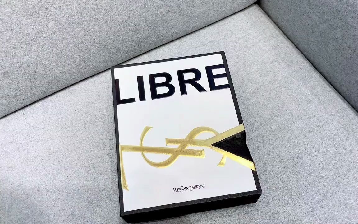 398_#ysl 这礼盒很不错,香水包里可以放惊喜@抖音小助手 @ysl圣罗兰美