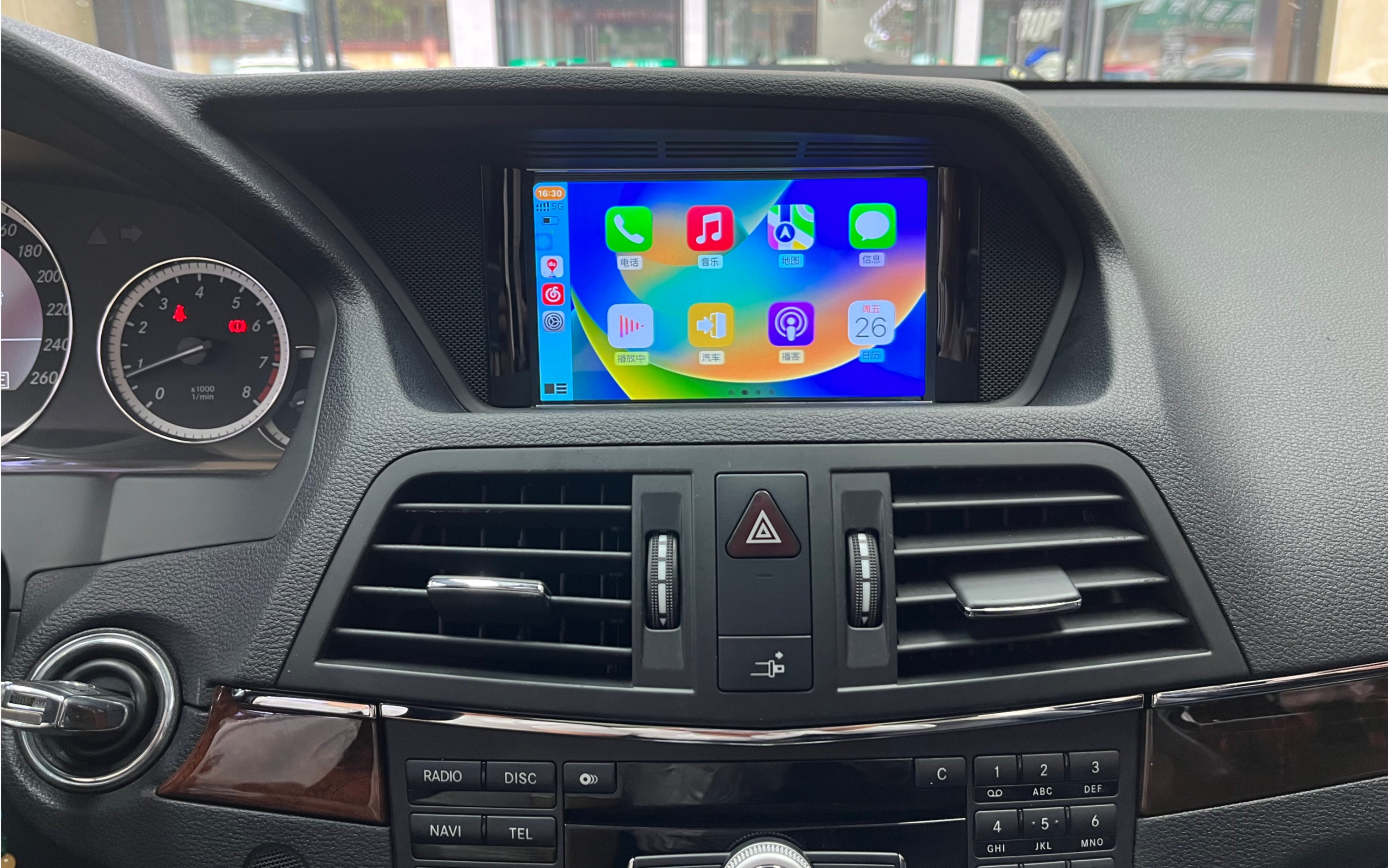 老款奔驰e级中控升级安卓智能大屏导航