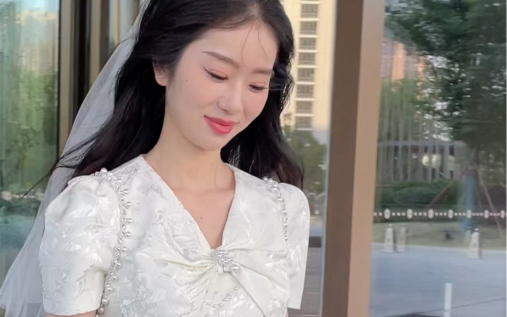 谁家小仙女订婚了!乍一看还以为"刘亦菲"