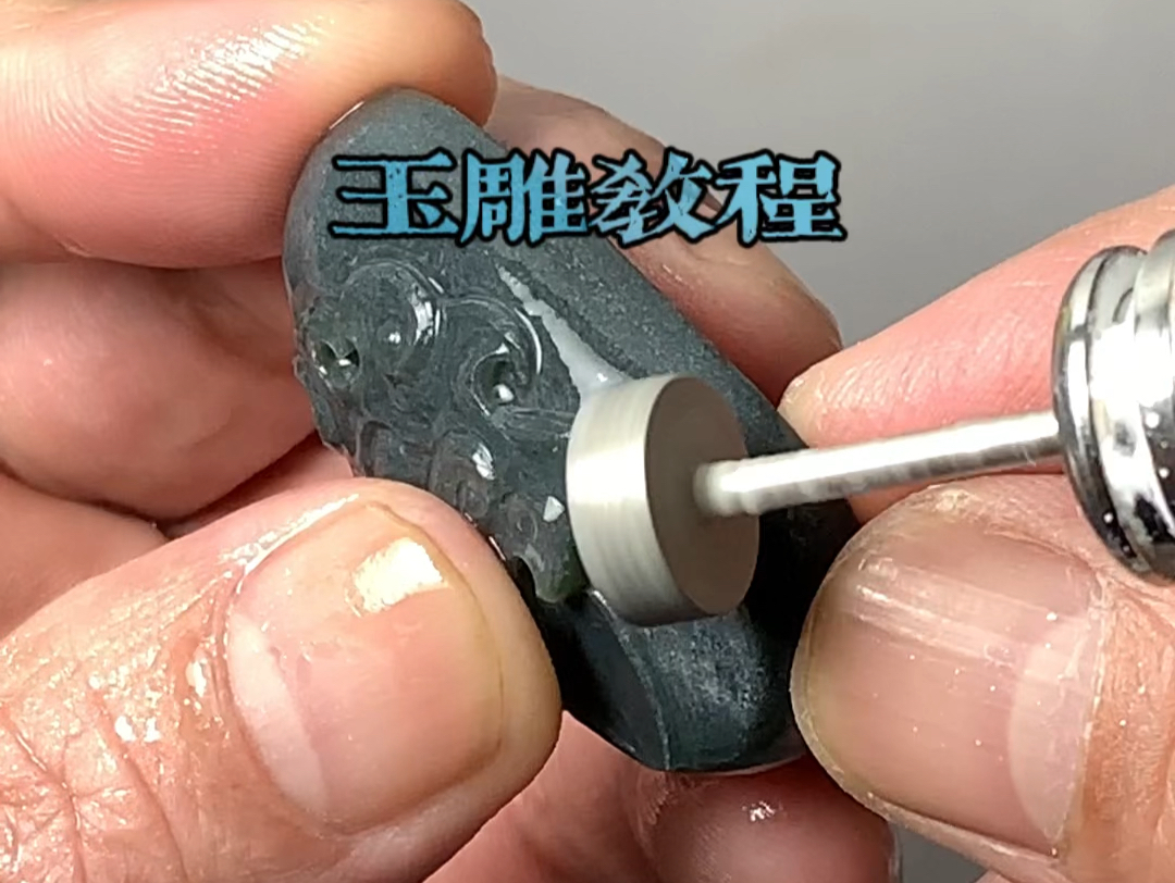 新疆和田玉籽料加工雕刻日常