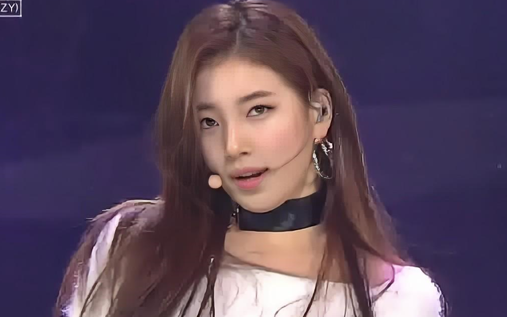 [图]裴秀智Suzy - SObeR + Holiday (180204 SBS Inkigayo)