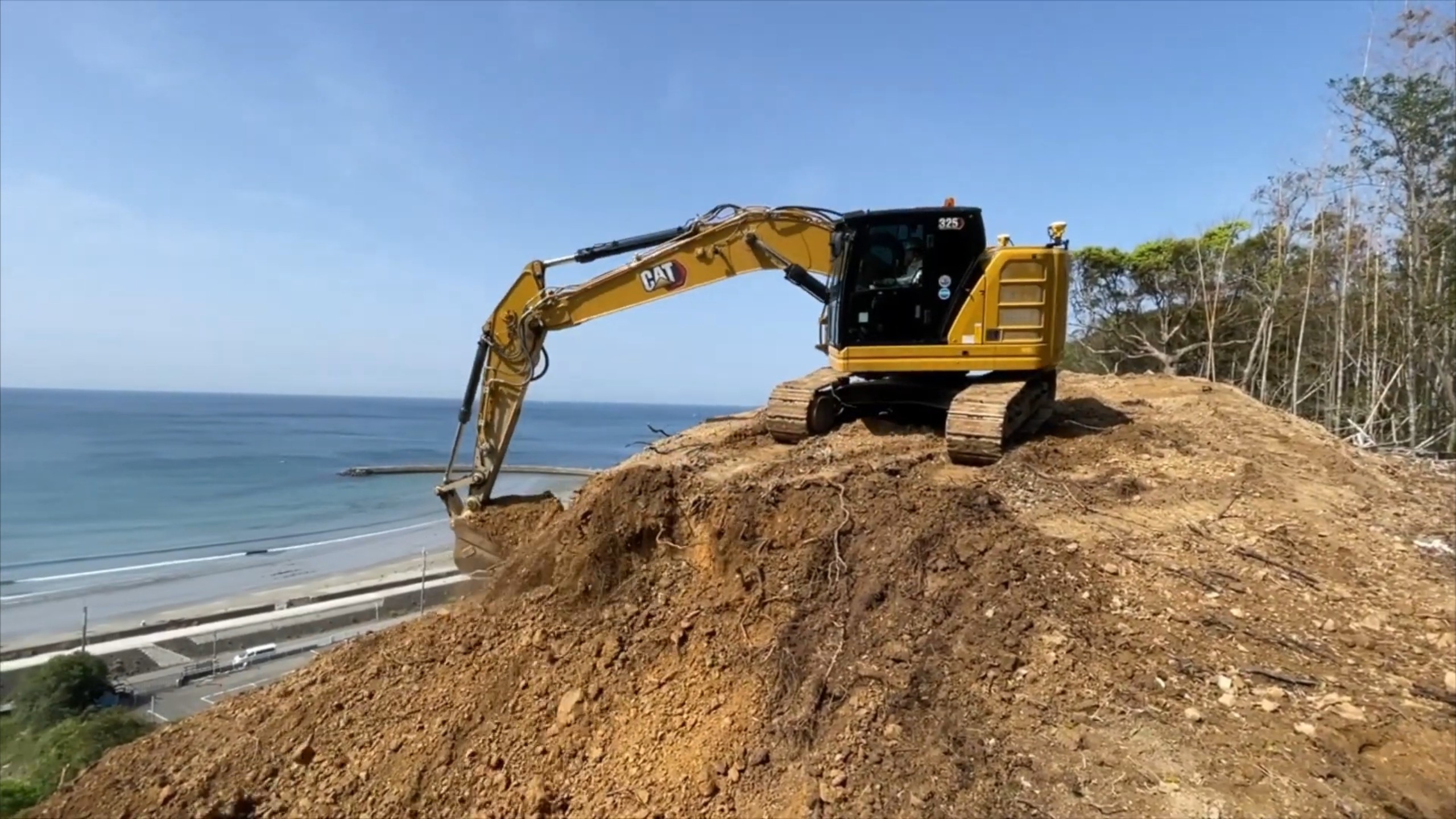 cat335ng无尾挖掘机在日本工地作业