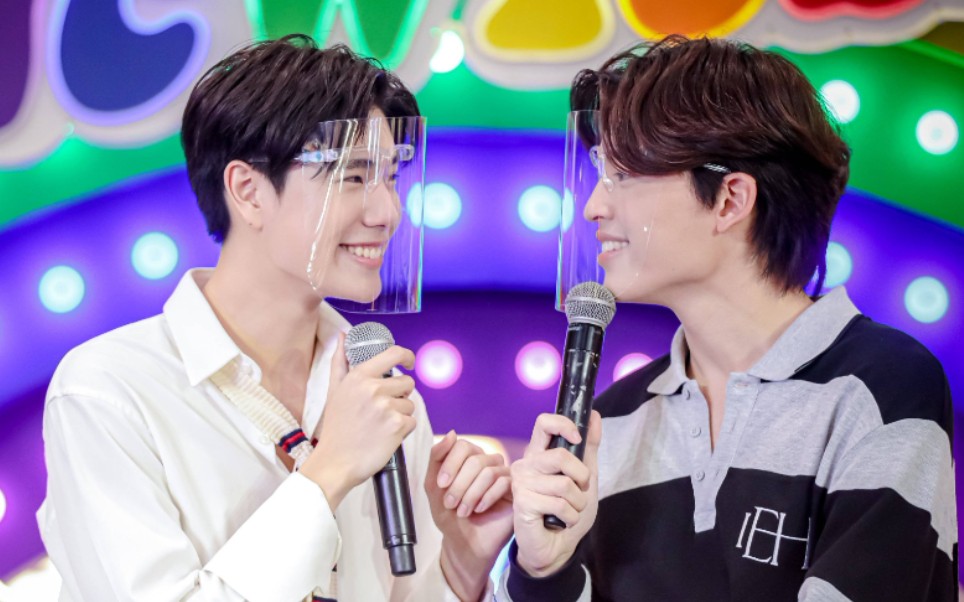 面包普明1226音乐会中字片段78xql高能撒糖pondphuwin泰语中字