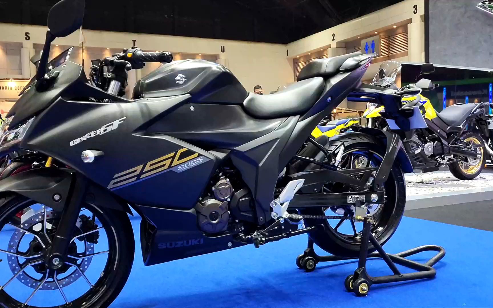 2022铃木gsx150图片