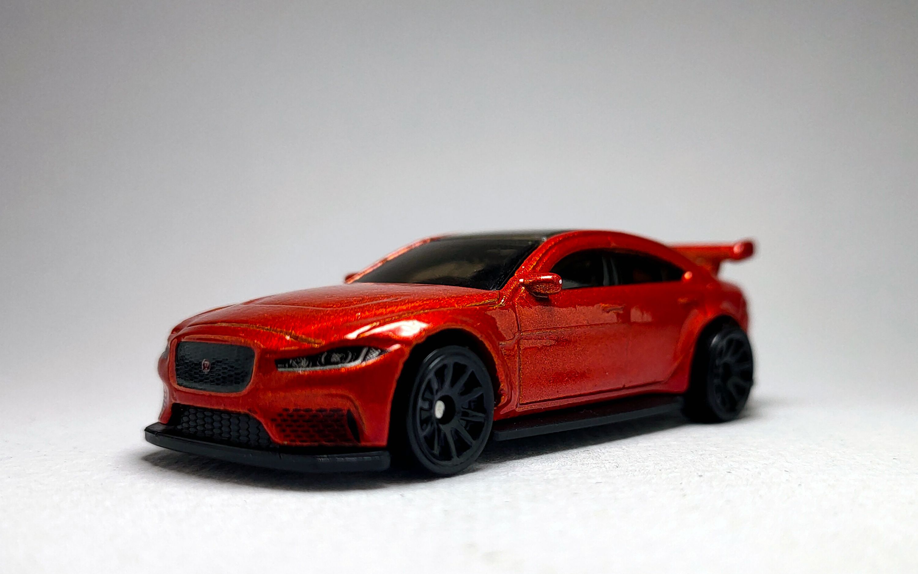 一分钟玩具开盒-良心豹风火轮普卡捷豹xe sv project 8开盒把玩评测