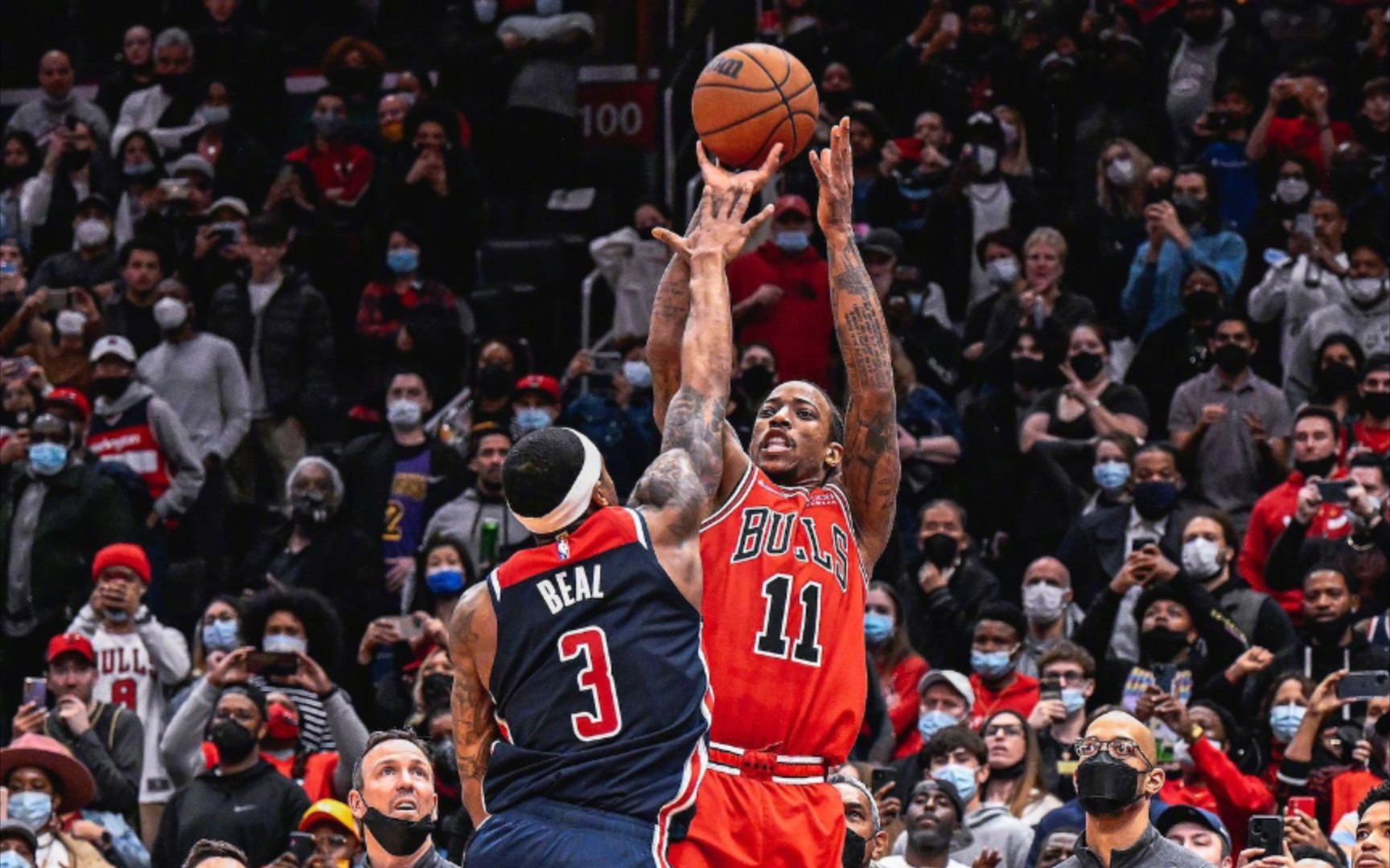 德罗赞连场三分压哨绝杀,多角度来看看阿赞的绝杀瞬间,不愧当代乔丹