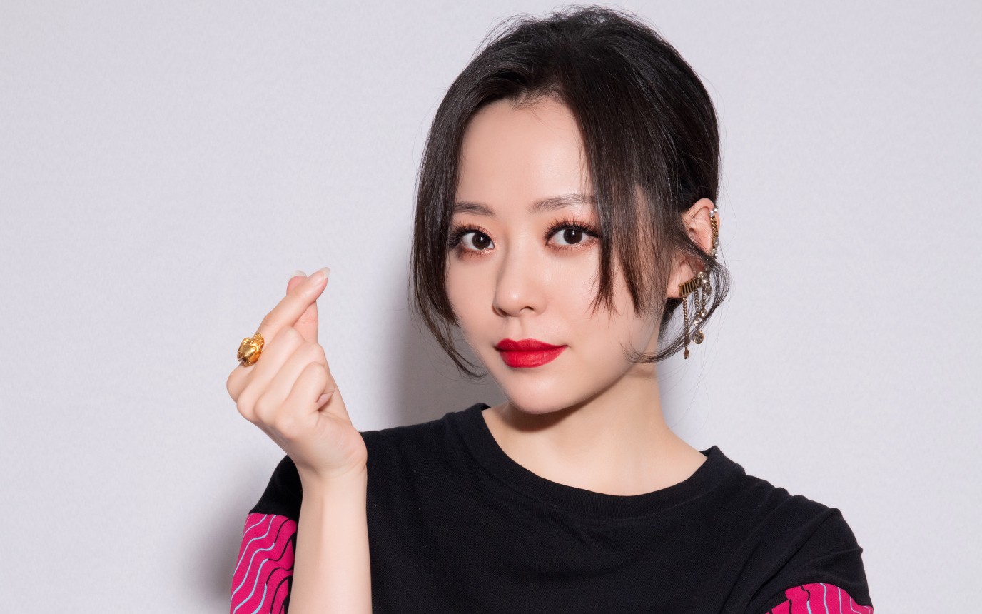 张靓颖谈华为手机和主题曲我的梦中国制造并不比国外差