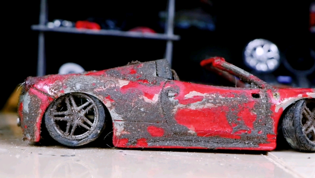 看大神如何把报废的法拉利458焕然一新的