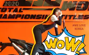 Tải video: 【体委说车】2020新款KTM#790duke首度开箱！（内含小姐姐福利）