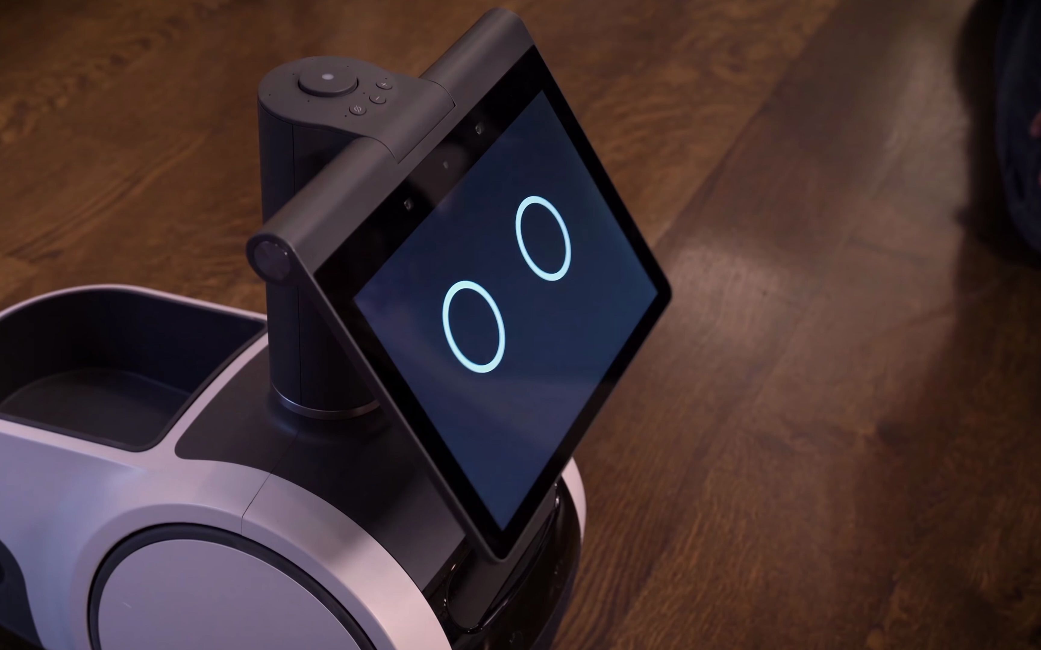 亚马逊智能巡航机器人astro,自动巡航,自动充电,还会卖萌