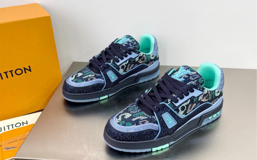 说一下高仿lv路易威登trainer 男士新款水晶运动鞋本款 lv trainer