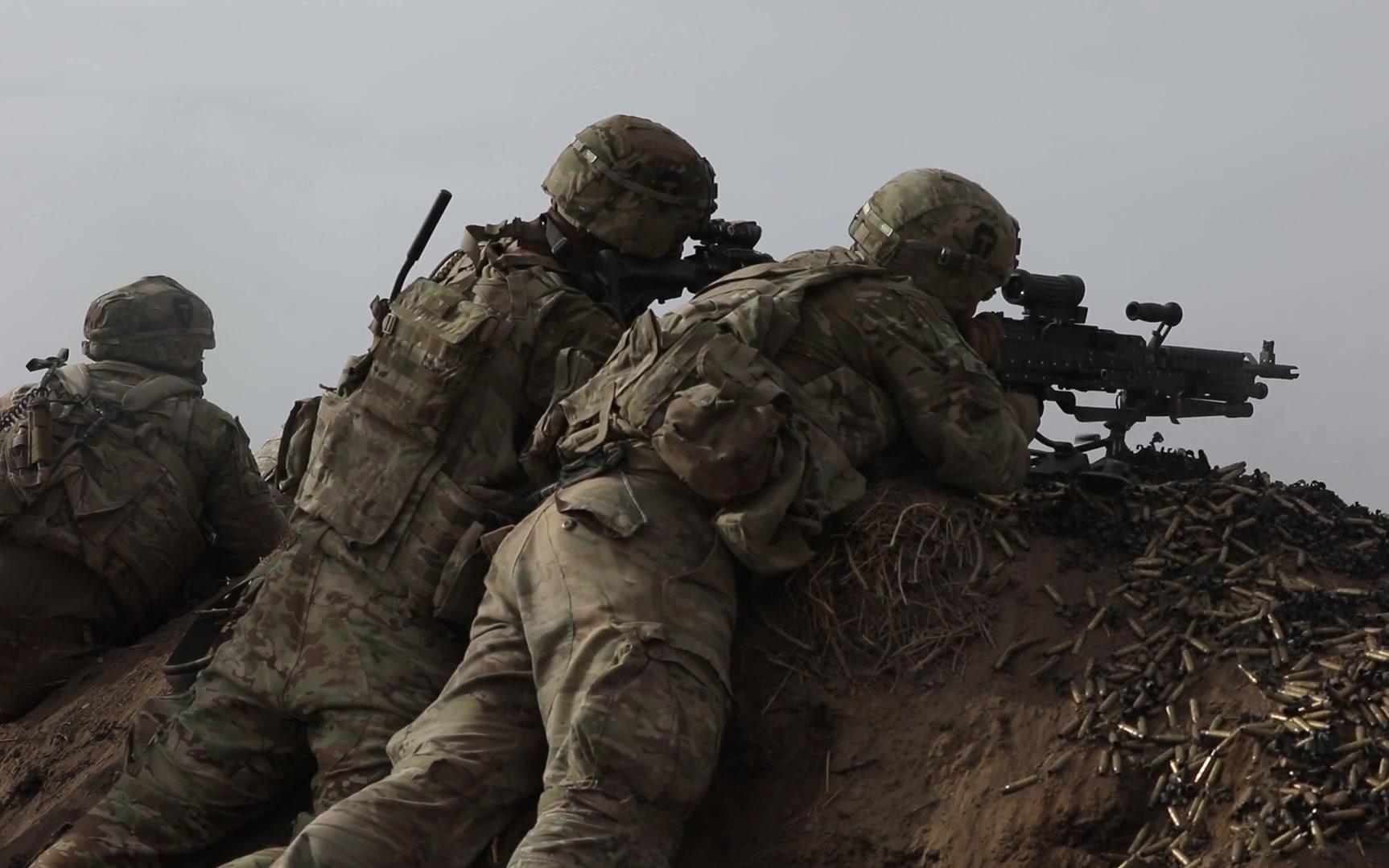 美军第10山地师进行实弹演习_哔哩哔哩 (゜-゜)つロ 干杯~-bilibili