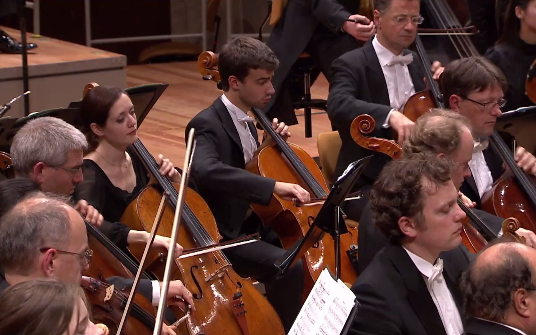 柏林爱乐乐团&卢甘斯基·索契夫演奏拉赫玛尼诺夫《帕格尼尼狂想曲》