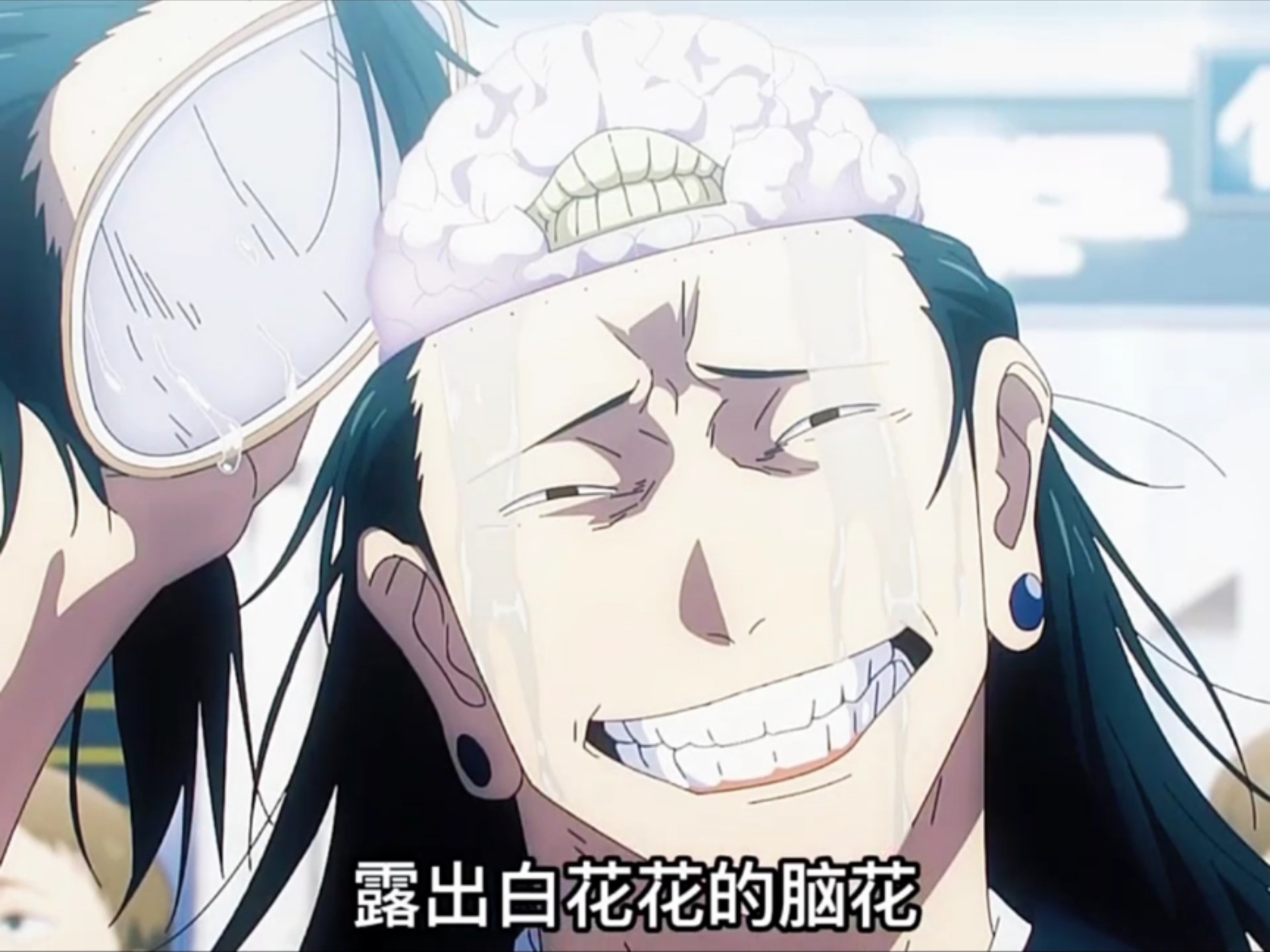 男人拉开手术缝合线,露出白花花的脑花,他很好奇五