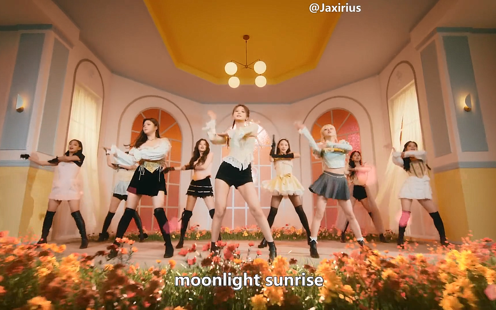 [图]【中英字幕】TWICE - MOONLIGHT SUNRISE