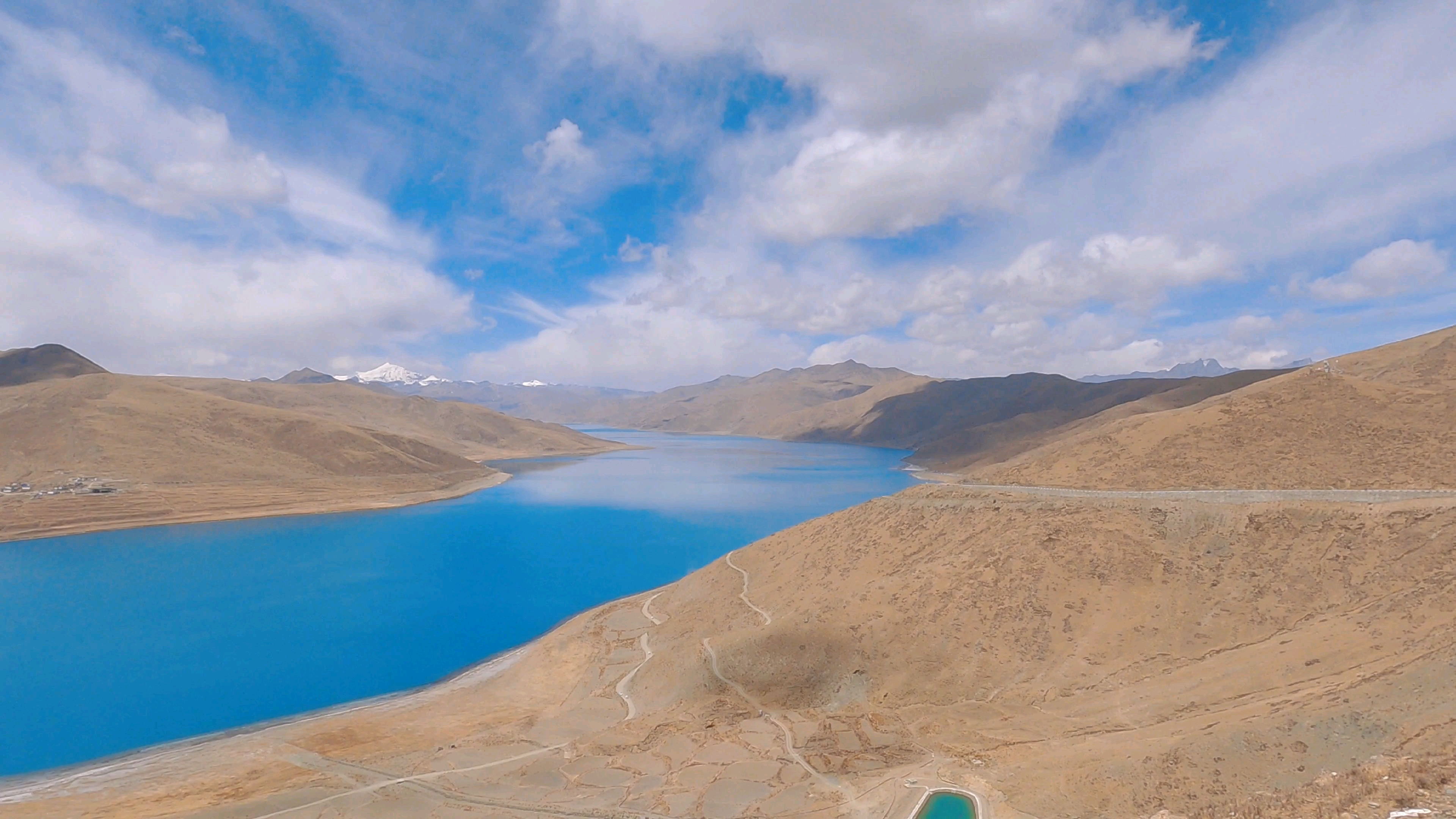 羊卓雍措,西藏人心中的圣湖.