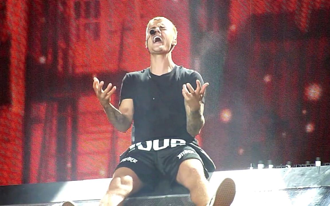 [图]【Justin Bieber】小贾现场表演《Hold Tight》！