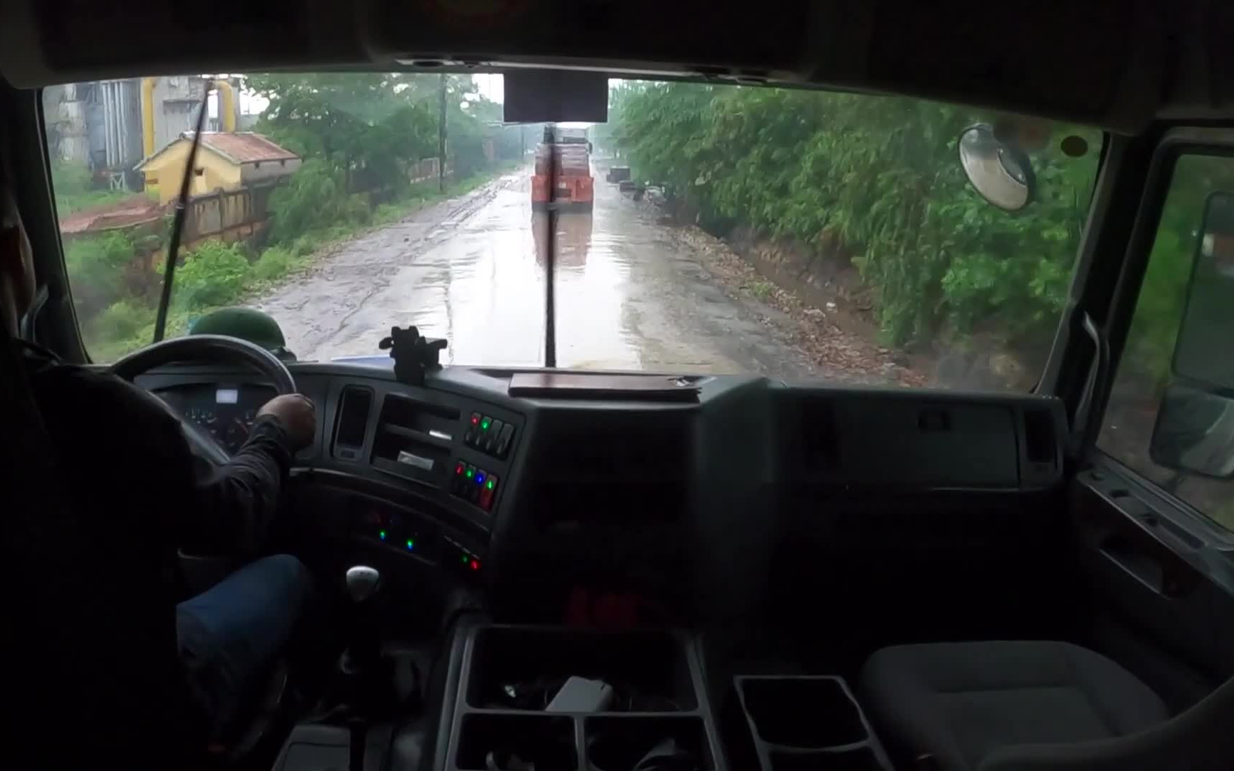 【POV/CV】雨天驾驶柳汽乘龙混凝土搅拌车 | 驾驶室视角 | 雨中驾驶 行车记录 #281哔哩哔哩bilibili