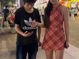 Télécharger la video: 街头挑战跟喜欢的女生表白