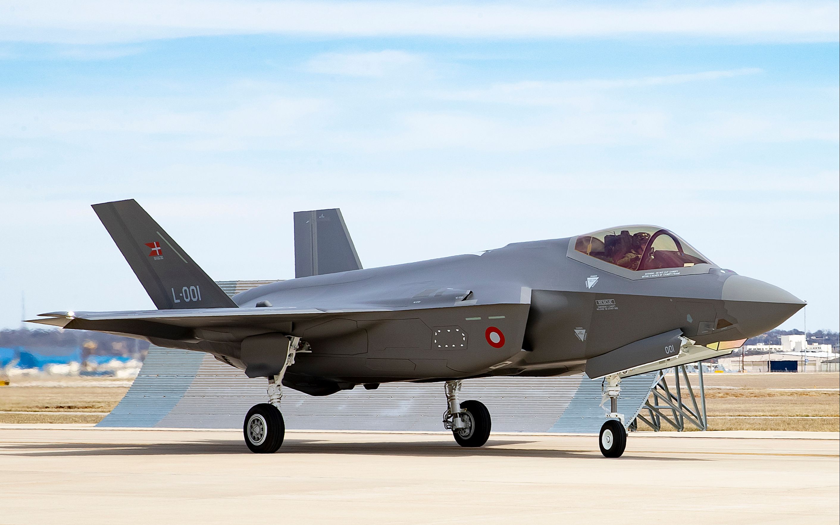 丹麦空军官方介绍即将接收的f-35a隐身战斗机