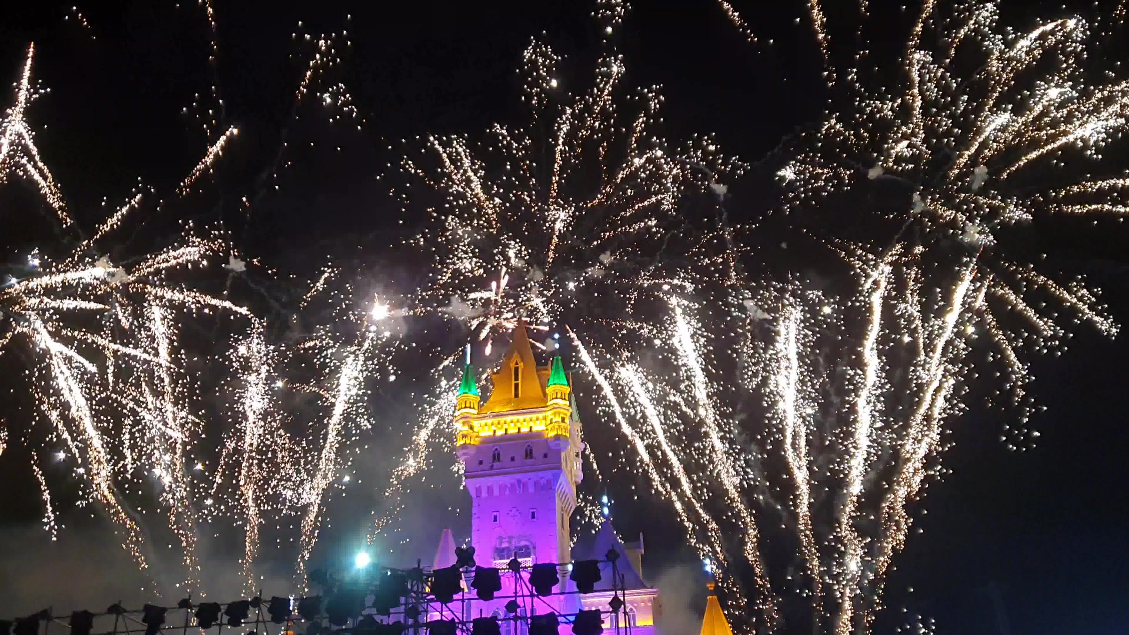 2021-2022青岛方特跨年烟花