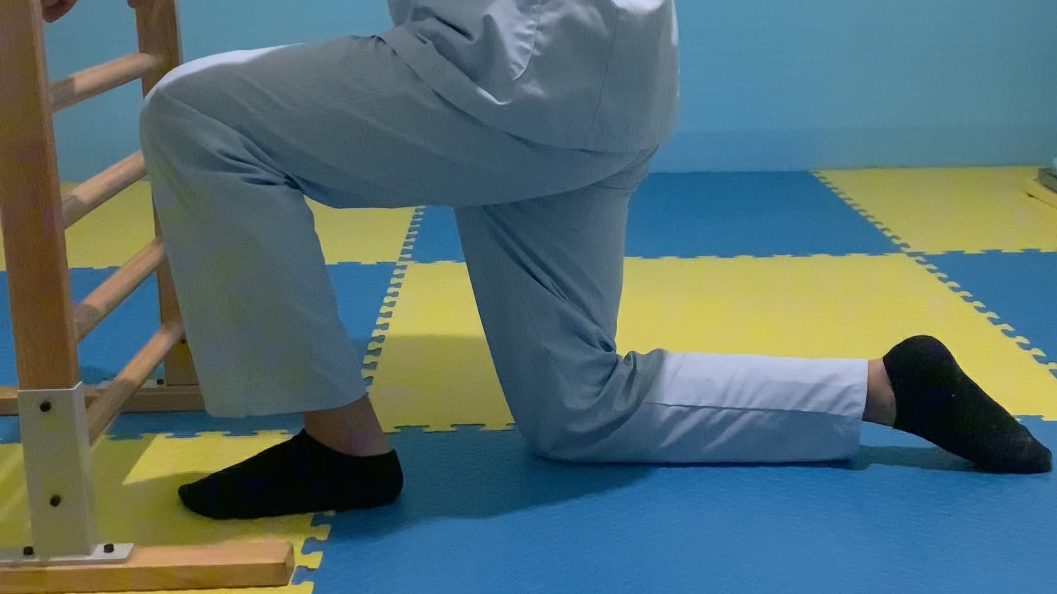 高跪位转换到半跪位需要注意哪些细节?转换过程中强化足背屈能力