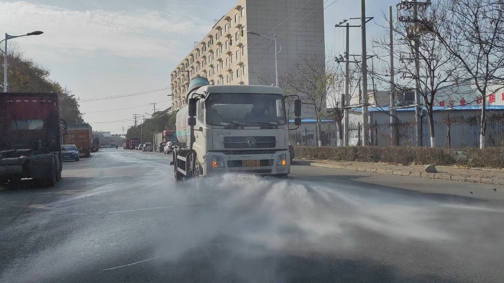 【电动车给洒水车配音】UP使用中联环卫车原装HPMP24智能音乐播放器为8502抑尘车配音《太阳最红 毛主席最亲》哔哩哔哩bilibili