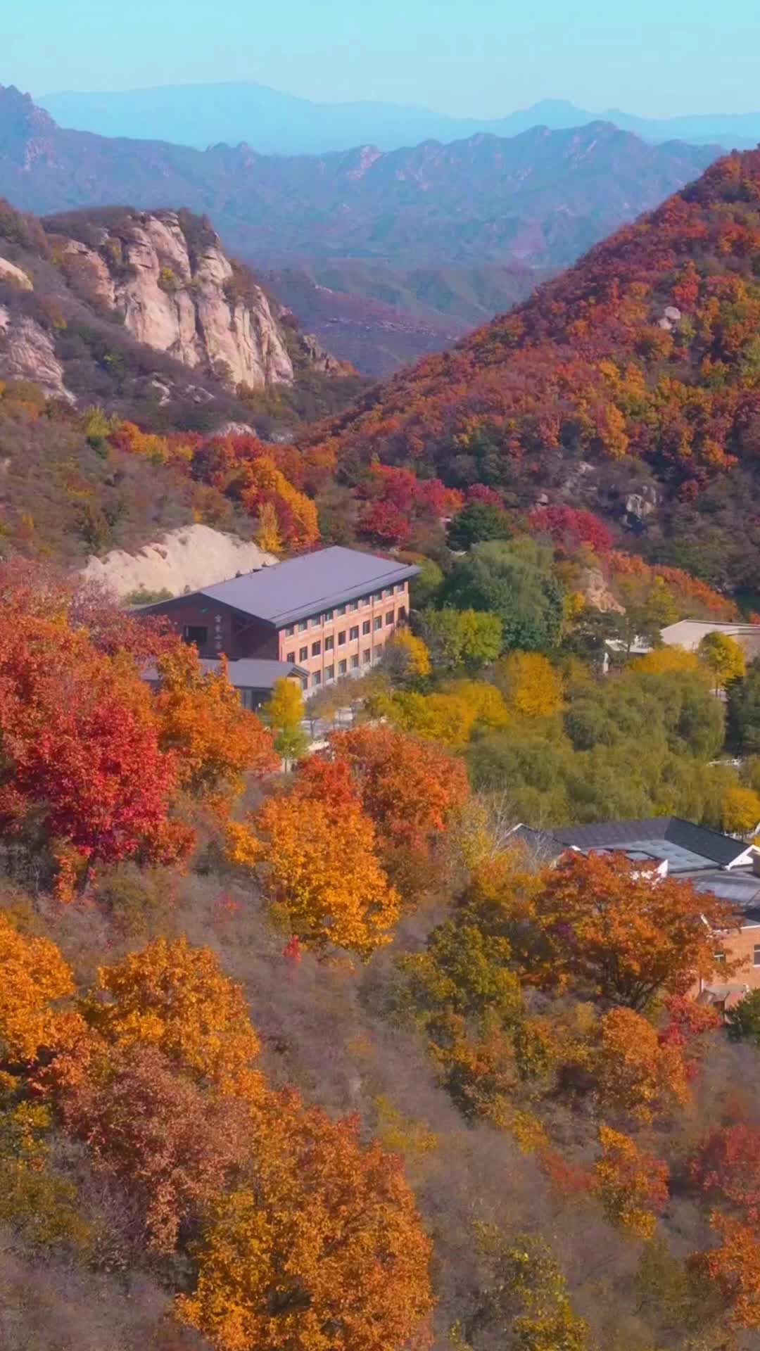 [图]秋天来云蒙山赏红叶，住进斑斓画卷里的酒店！#红叶