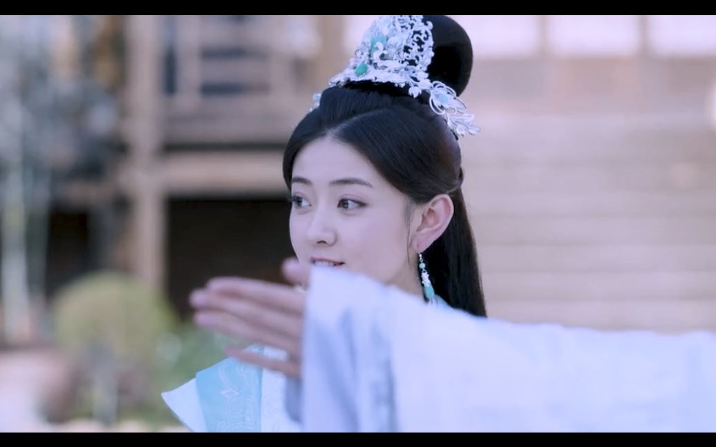 梁洁在《双世宠妃》的古装扮相好精致啊!